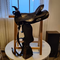 Svart westernsadel 16 tum