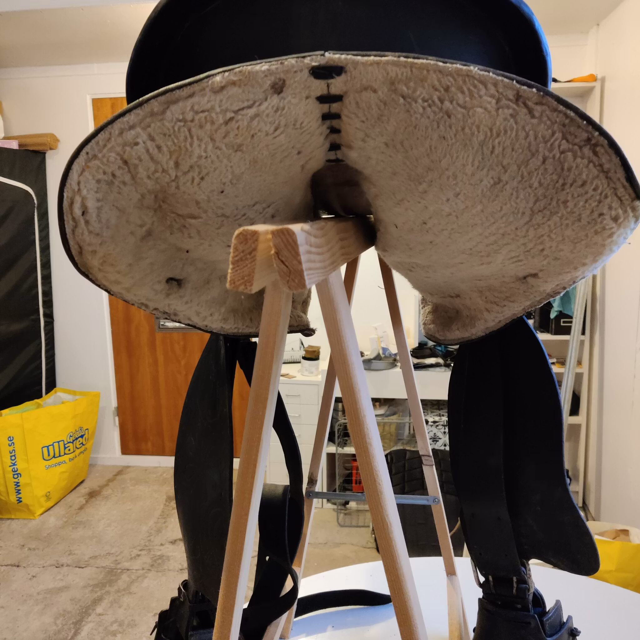 Svart westernsadel 16 tum