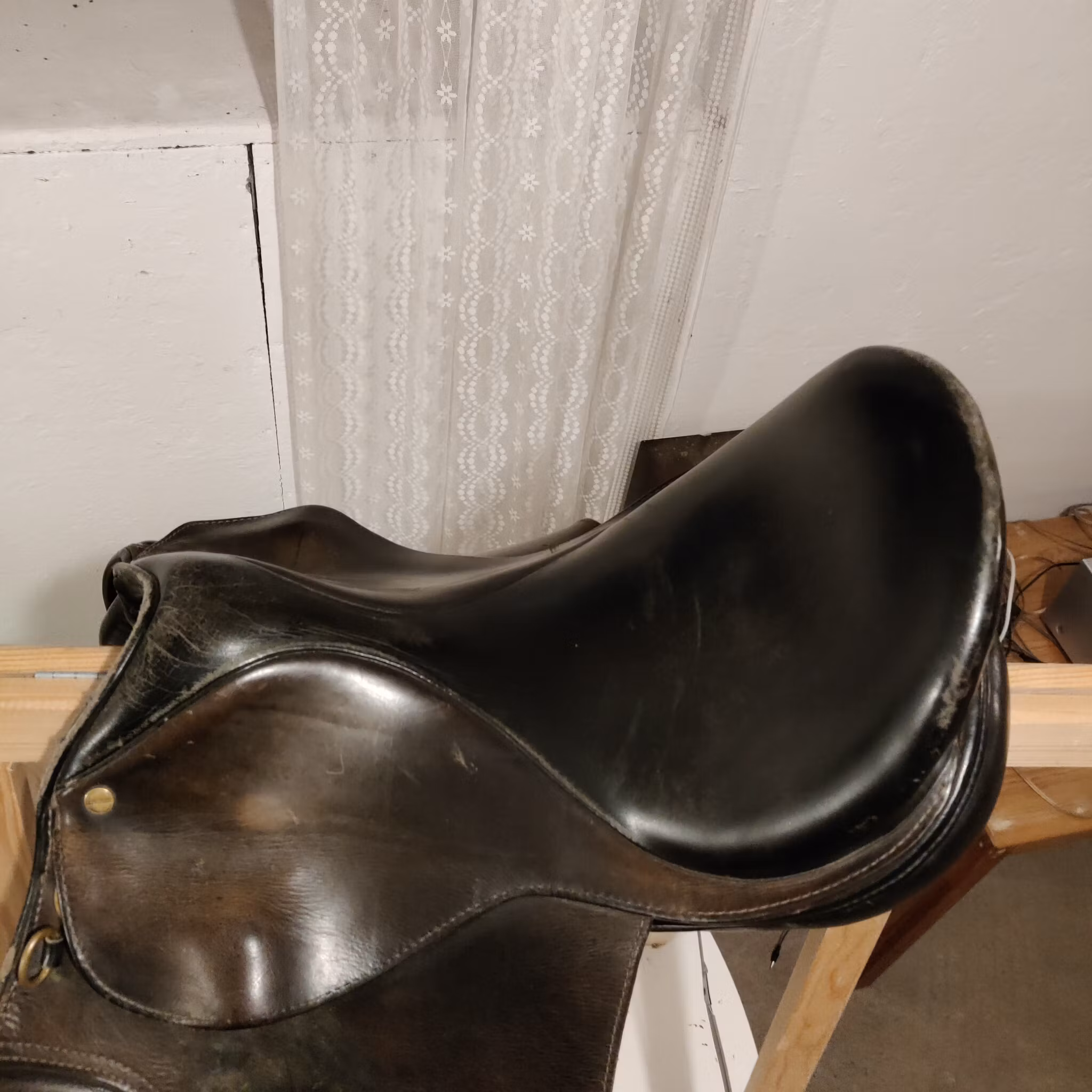 Brun hoppsadel 17 tum 31 bom Hercross