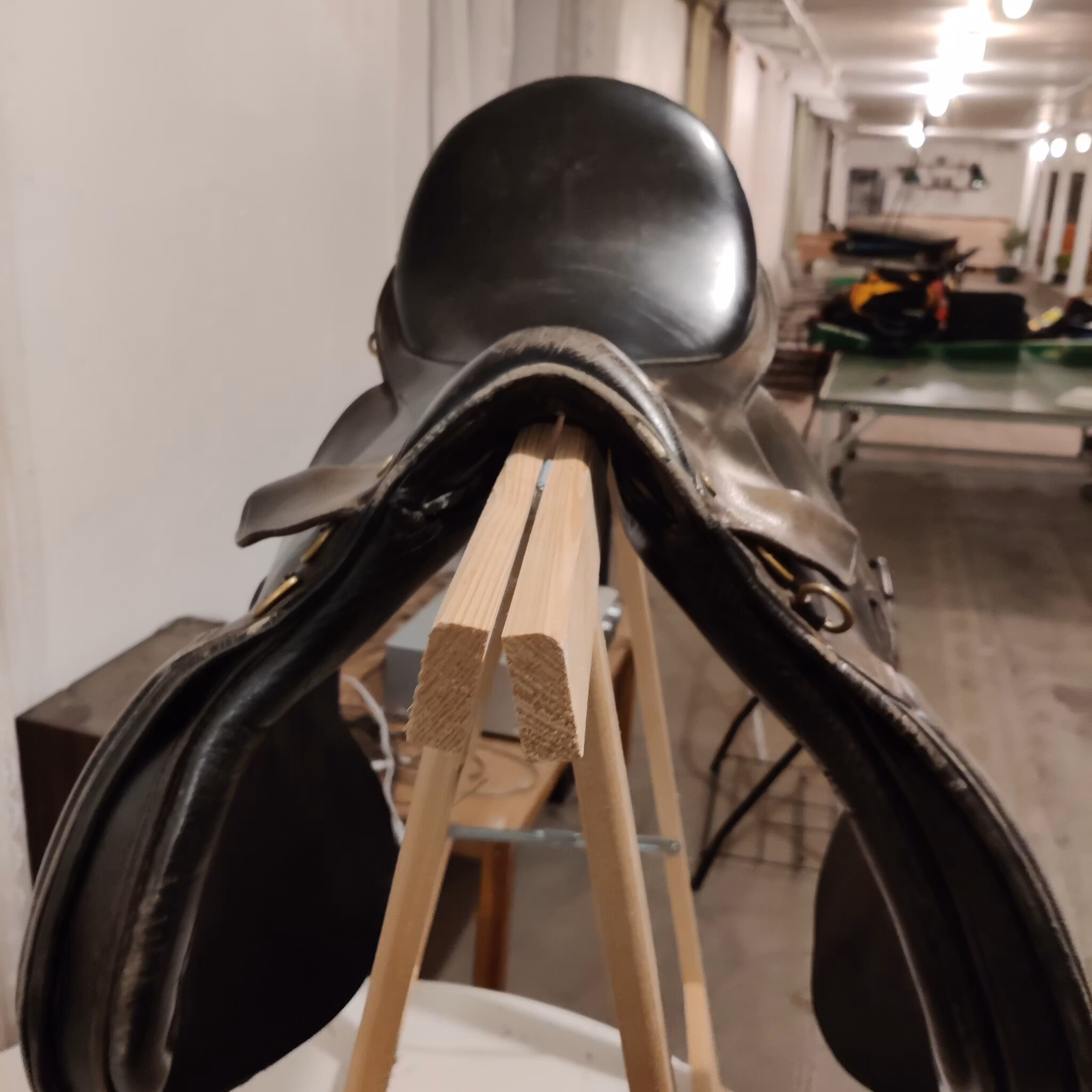 Brun hoppsadel 17 tum 31 bom Hercross