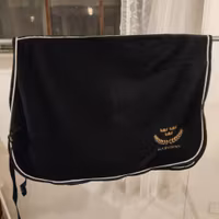 Svart ländtäcke fleece COB