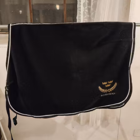 Svart ländtäcke fleece COB