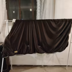 Brunt fleecetäcke 130 cm PS of Sweden