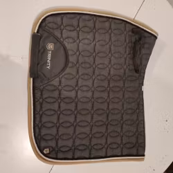 Grönt dressyrschabrak Trinity FULL