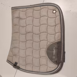 Ljusgrått dressyrschabrak Trinity FULL