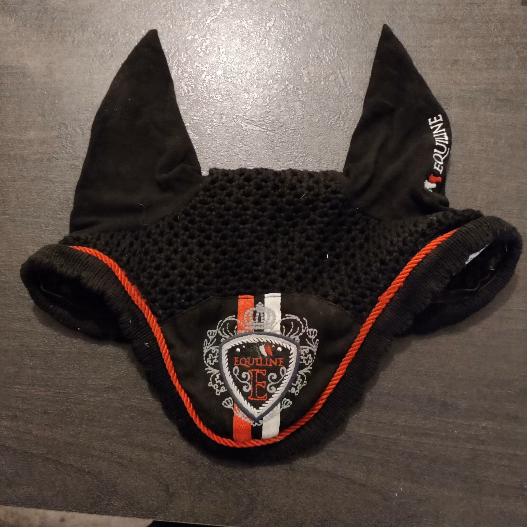 Svart huva Equiline PONNY