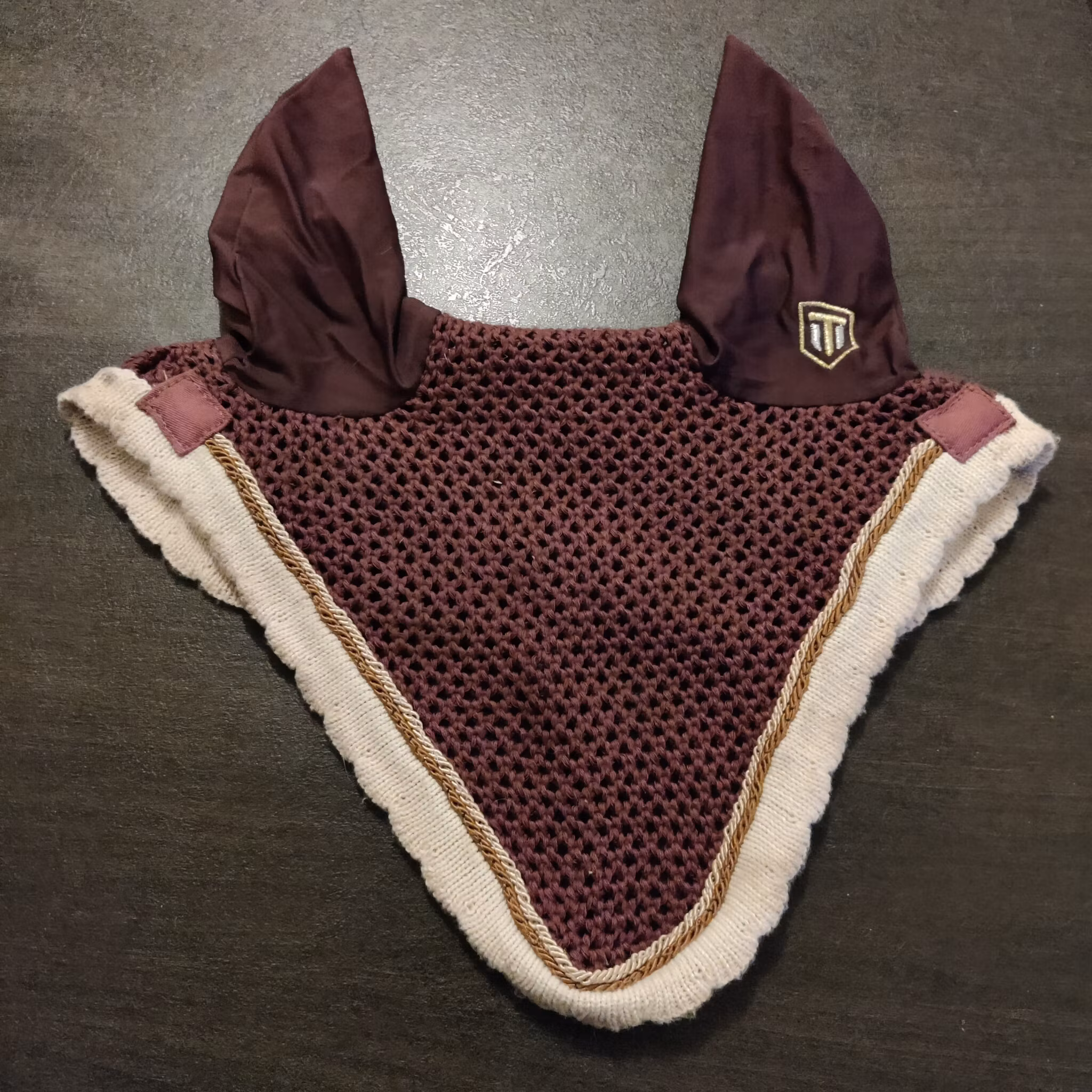 Vinröd huva Trinity FULL