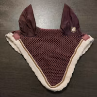 Vinröd huva Trinity FULL