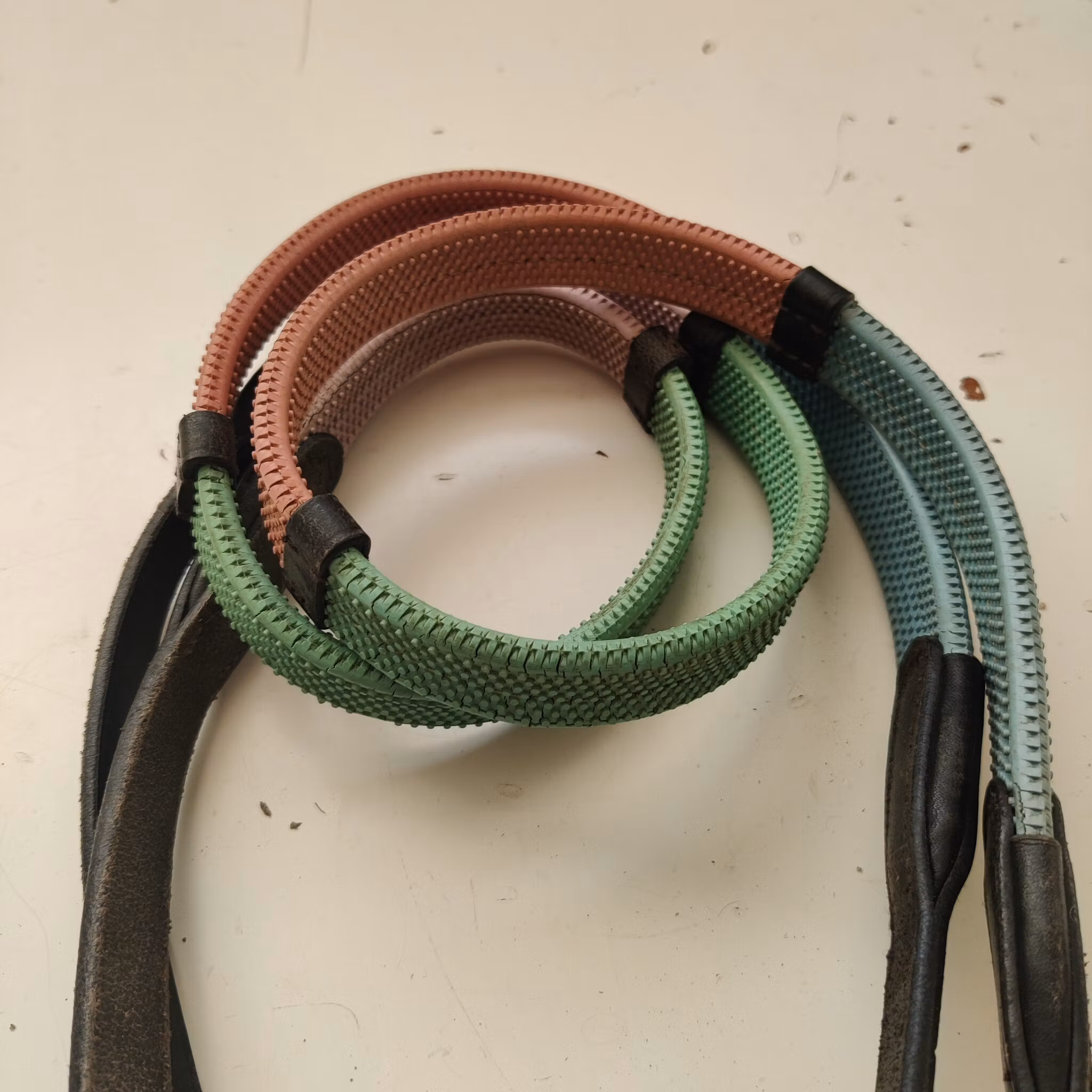 Gummityglar med olika färger PONNY