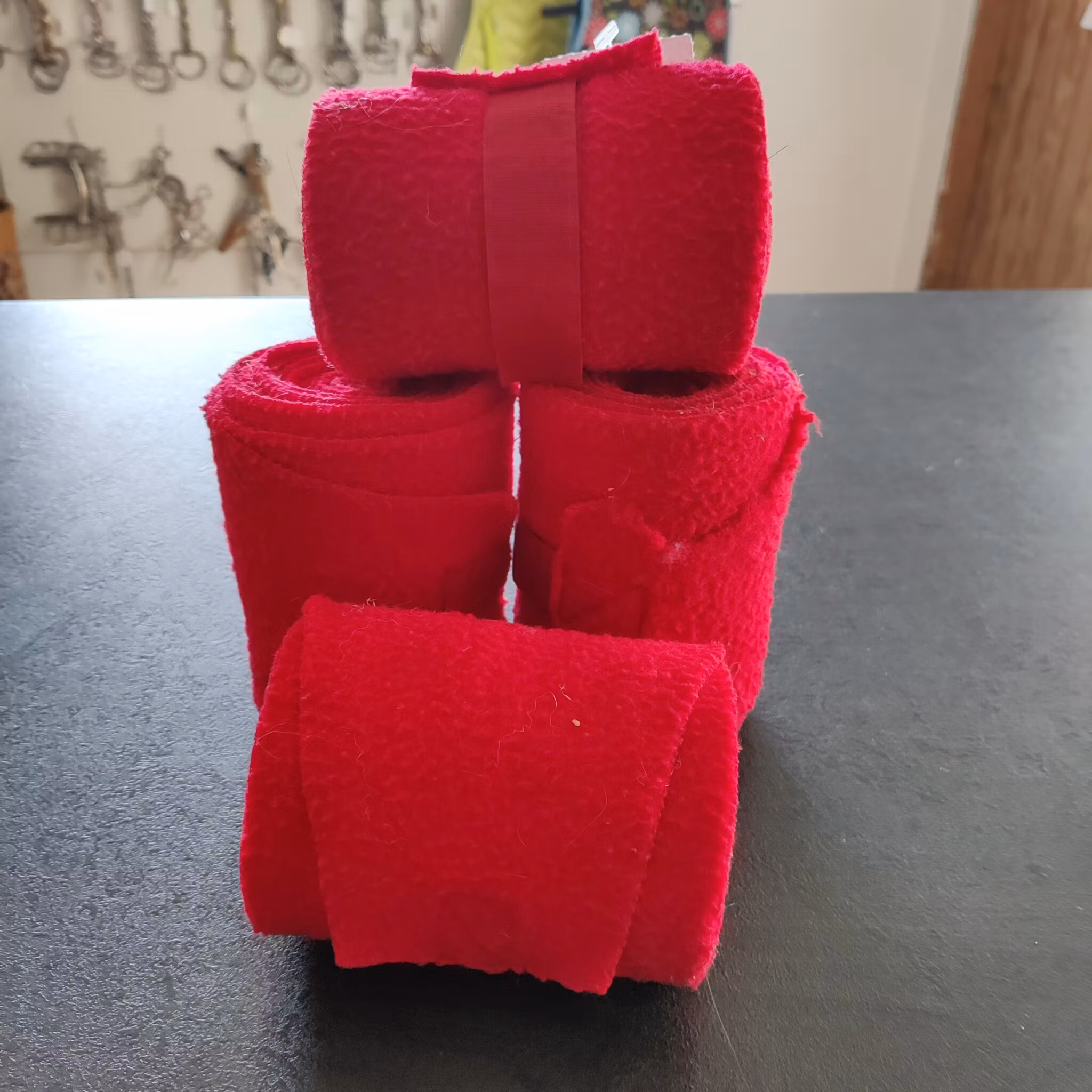 4 röda fleecelindor