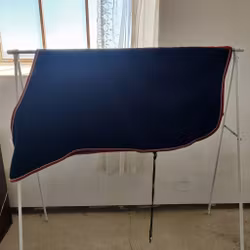 Blått fleecestäcke 125cm