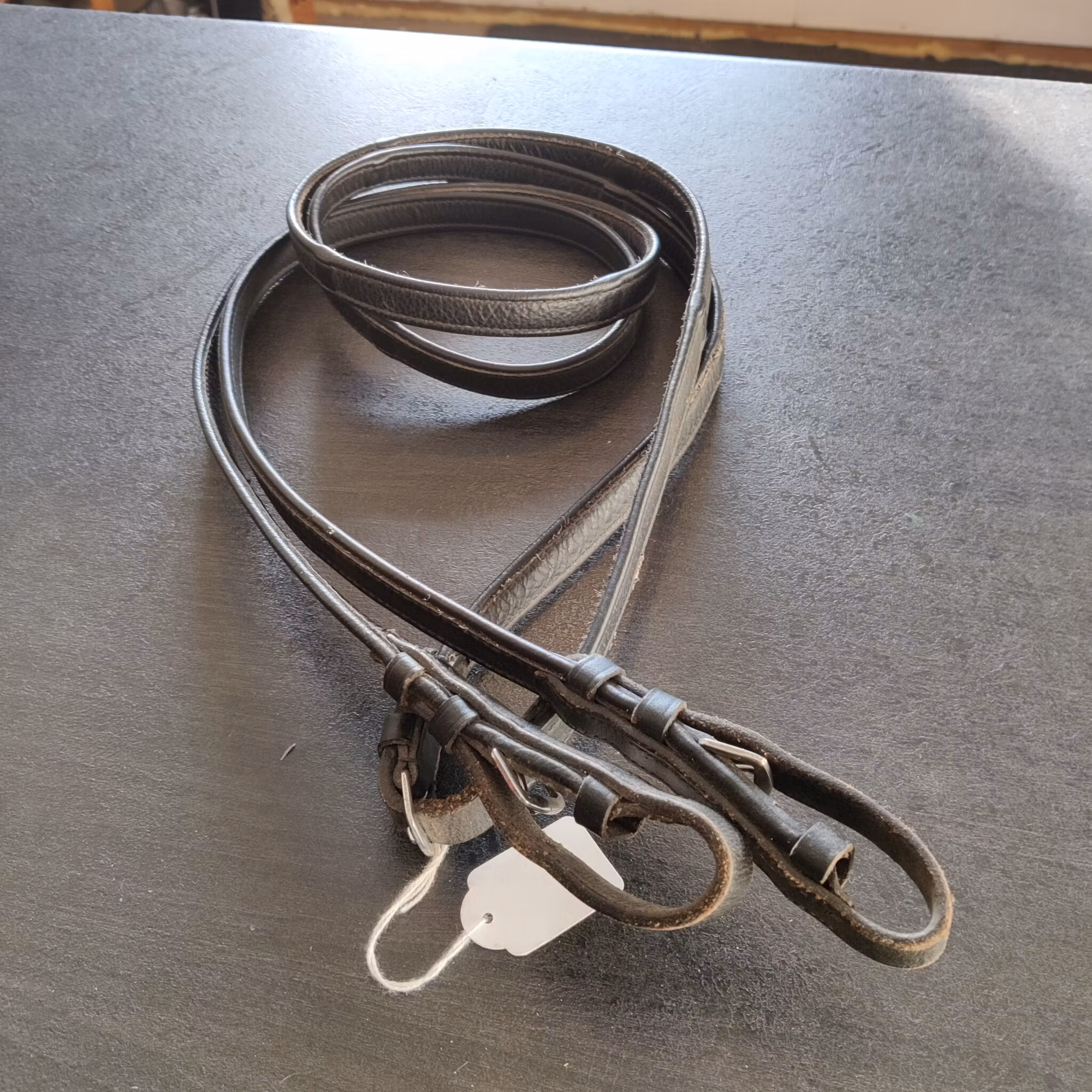 Svarta lädertyglar med infällda stoppar FULL