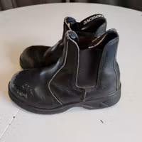 Svarta jodphurs med stålhätta strl 35 Jacson