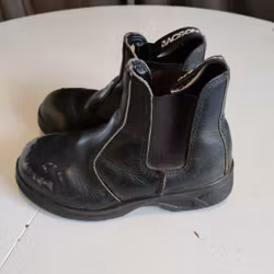 Svarta jodphurs med stålhätta strl 35 Jacson