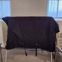 Svart vintertäcke med halvhals 165 cm ca 200 g