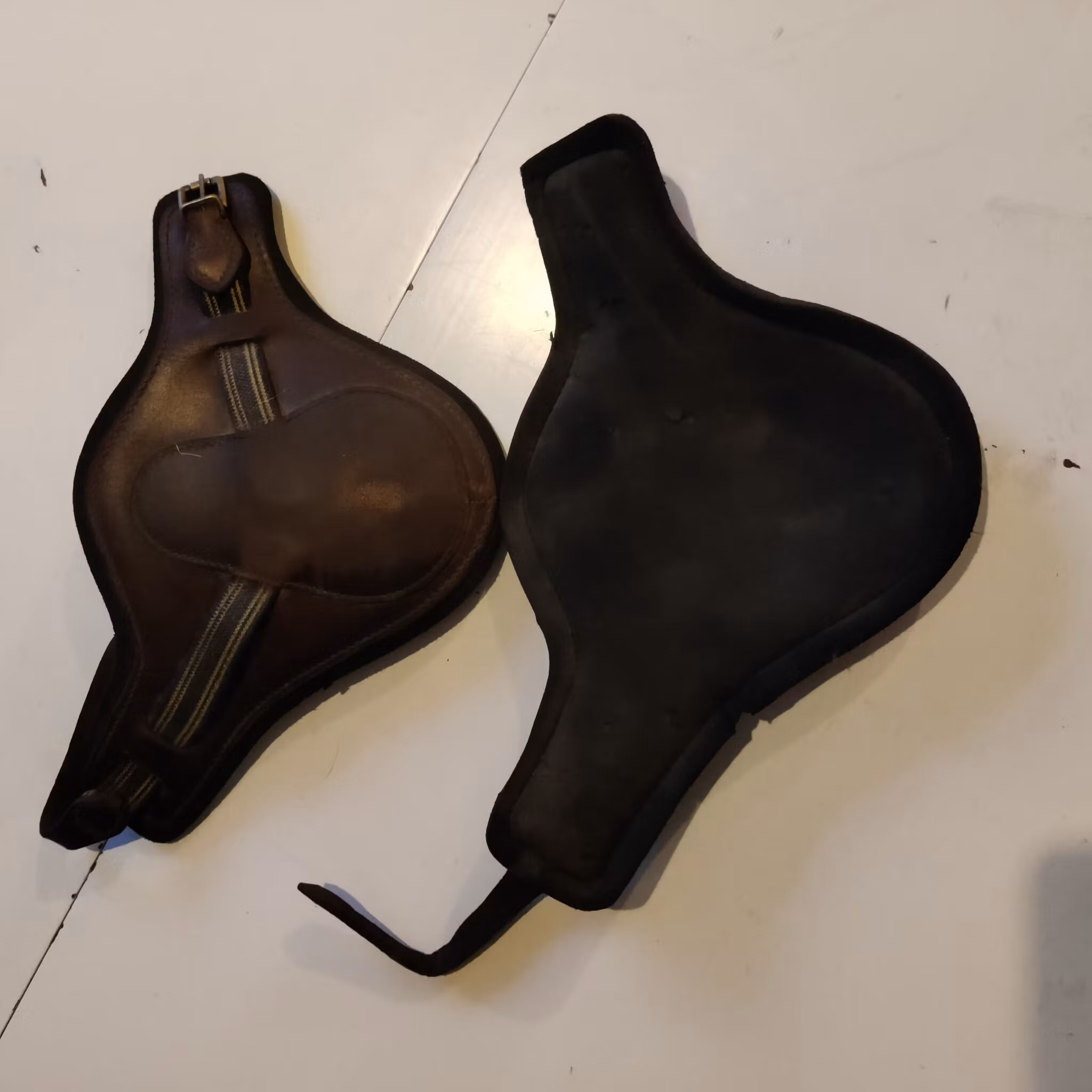 Bruna strykkappor bak FULL