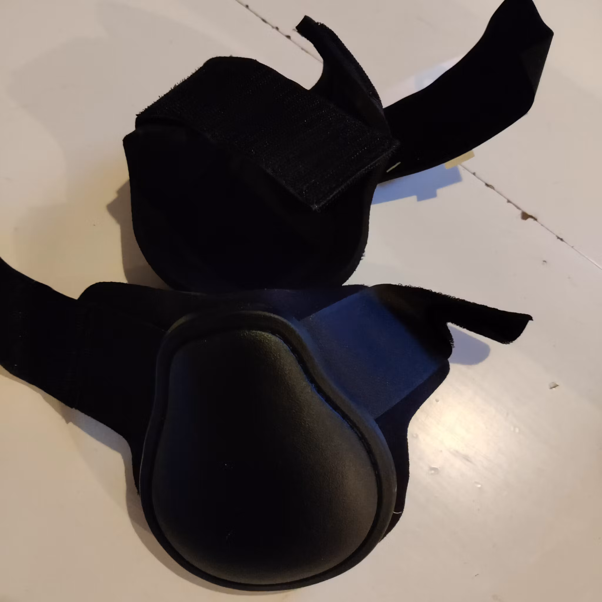 Svarta strykkappor bak Horse Saver FULL