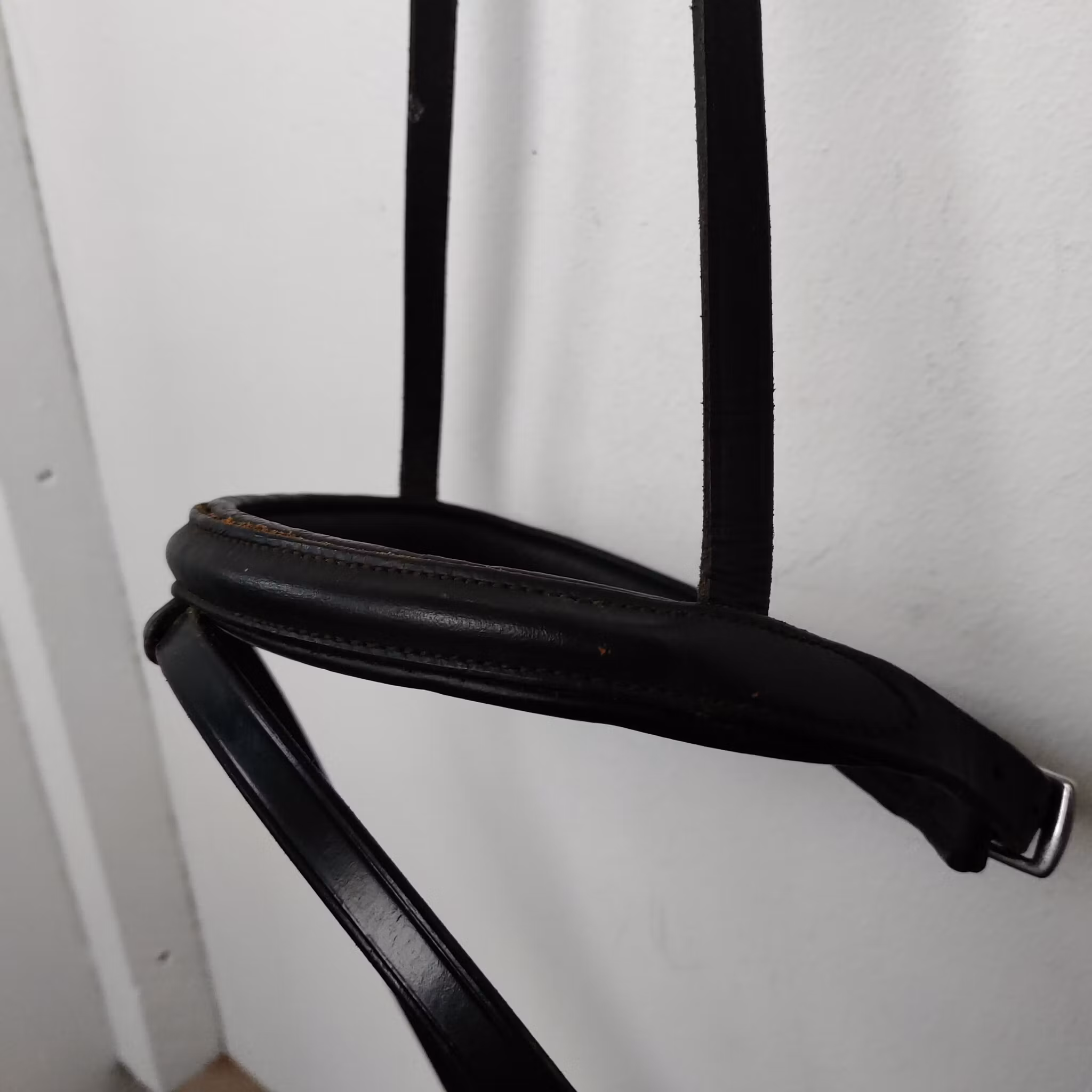 Svart nosgrimma PONNY