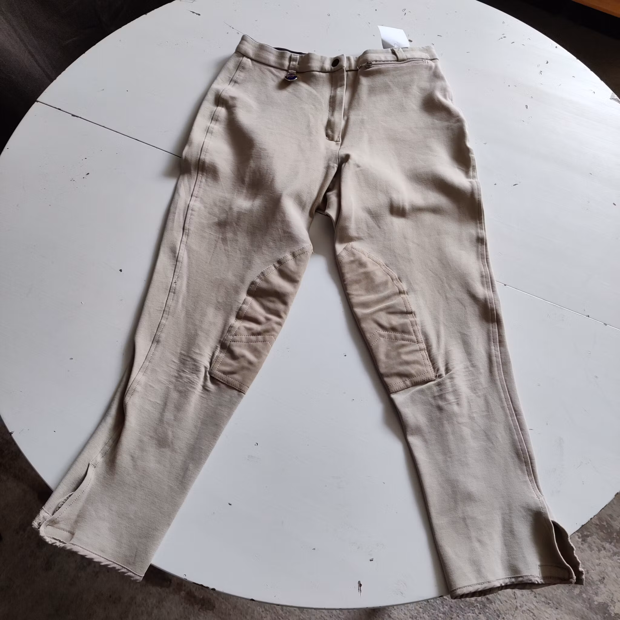 Beige knäskodda ridbyxor strl 42