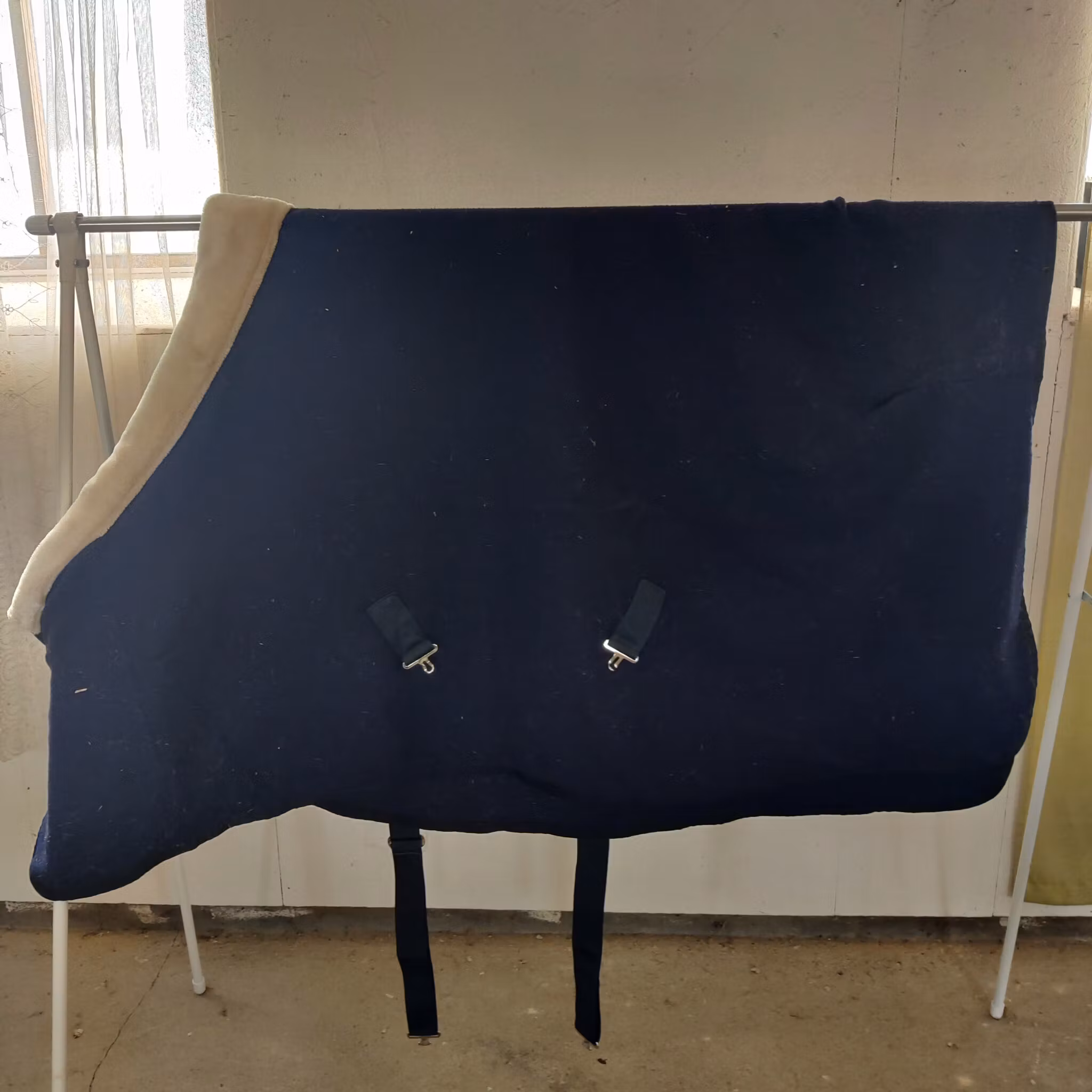 Blått fleecetäcke med krage 115 cm