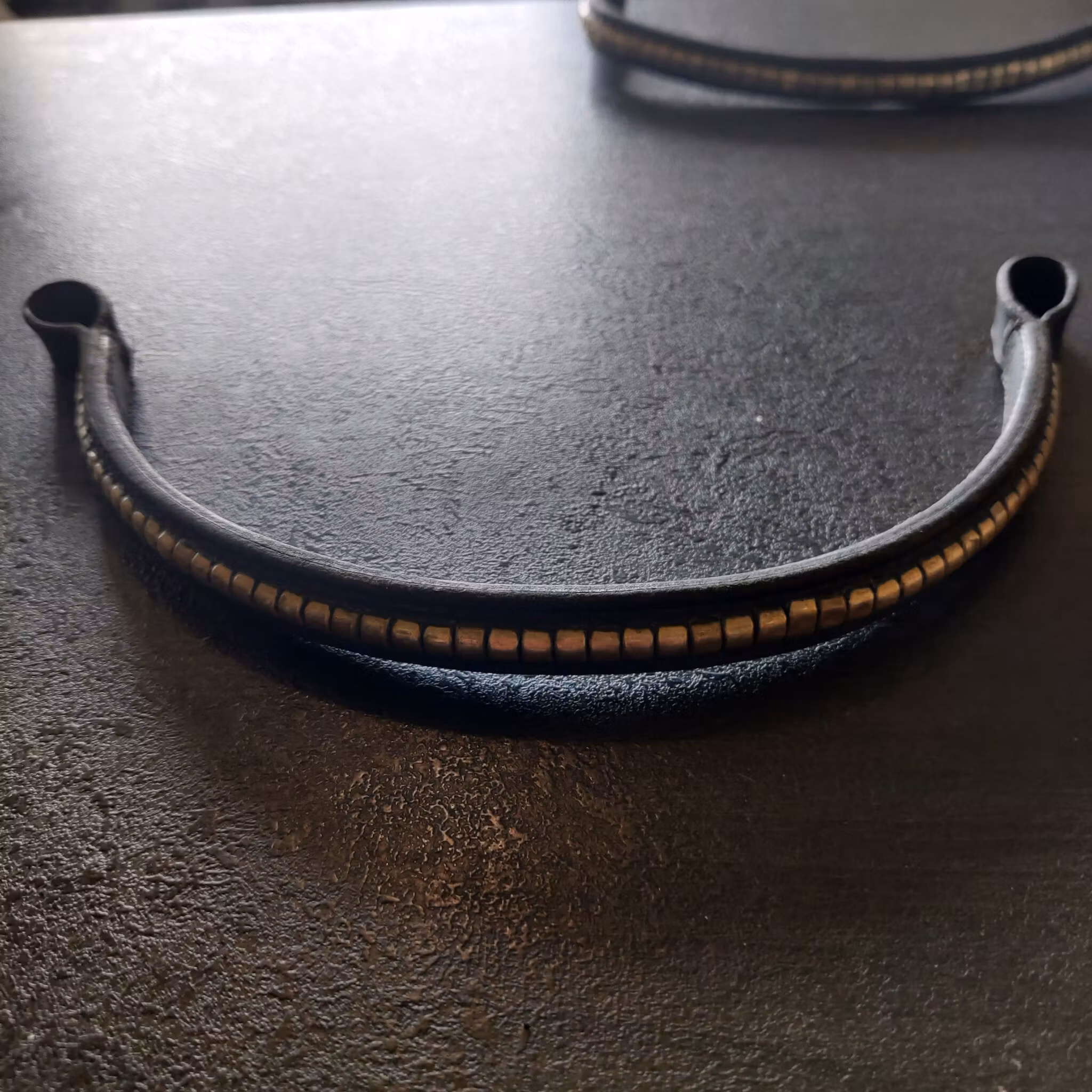 Pannband med klincher 38 cm