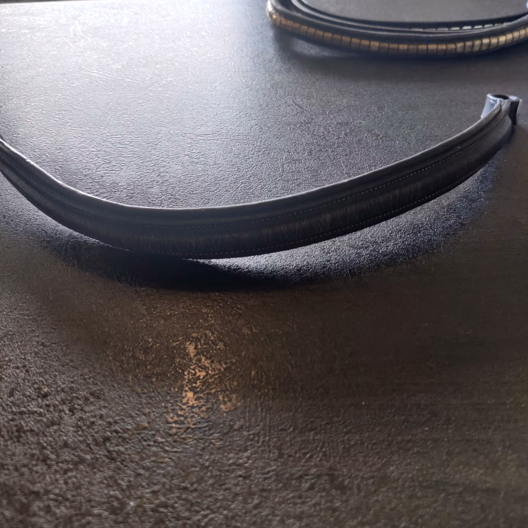 Svart pannband 41 cm John Whitaker