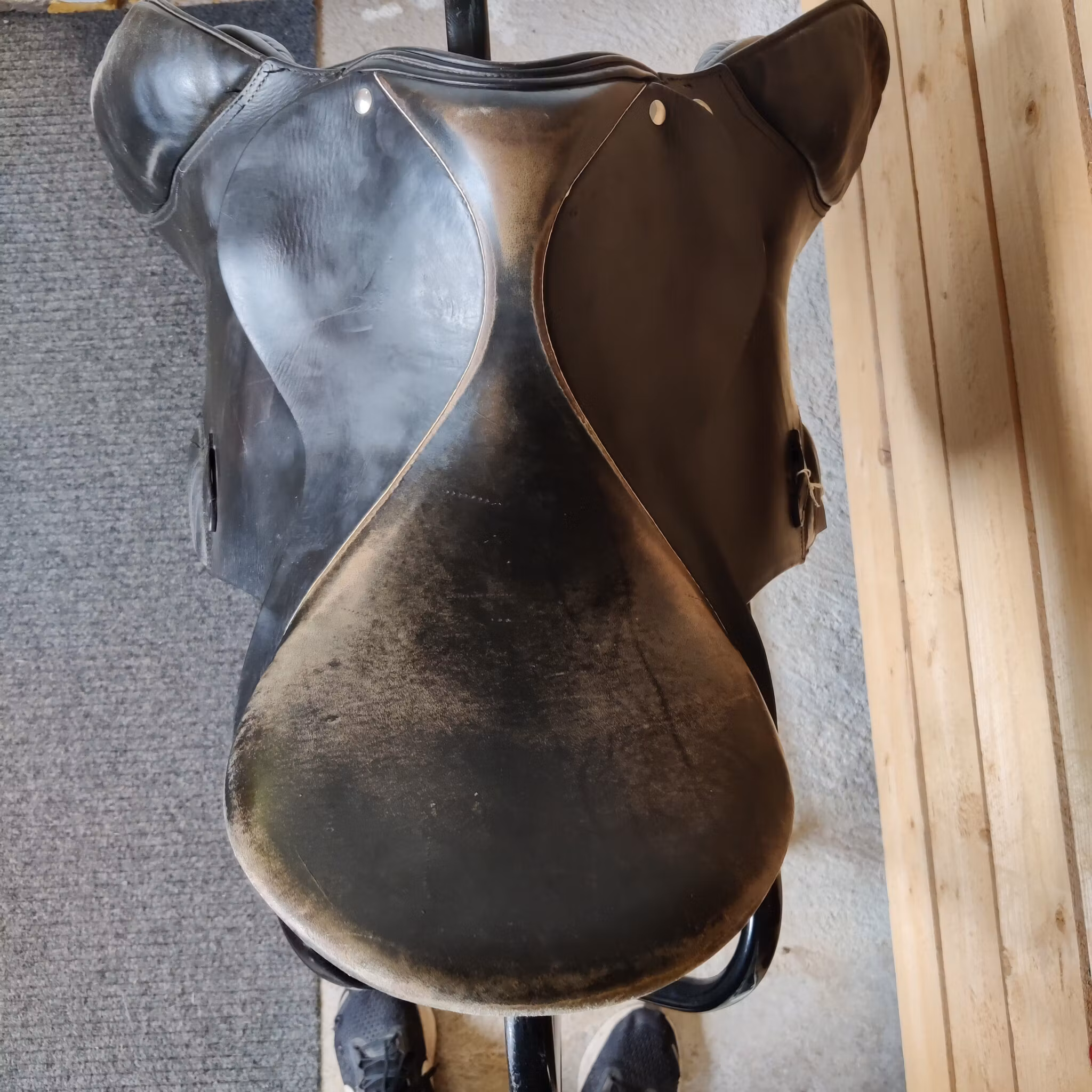 Svart hoppsadel 17.5 tum 30 bom Zaldi Jumper