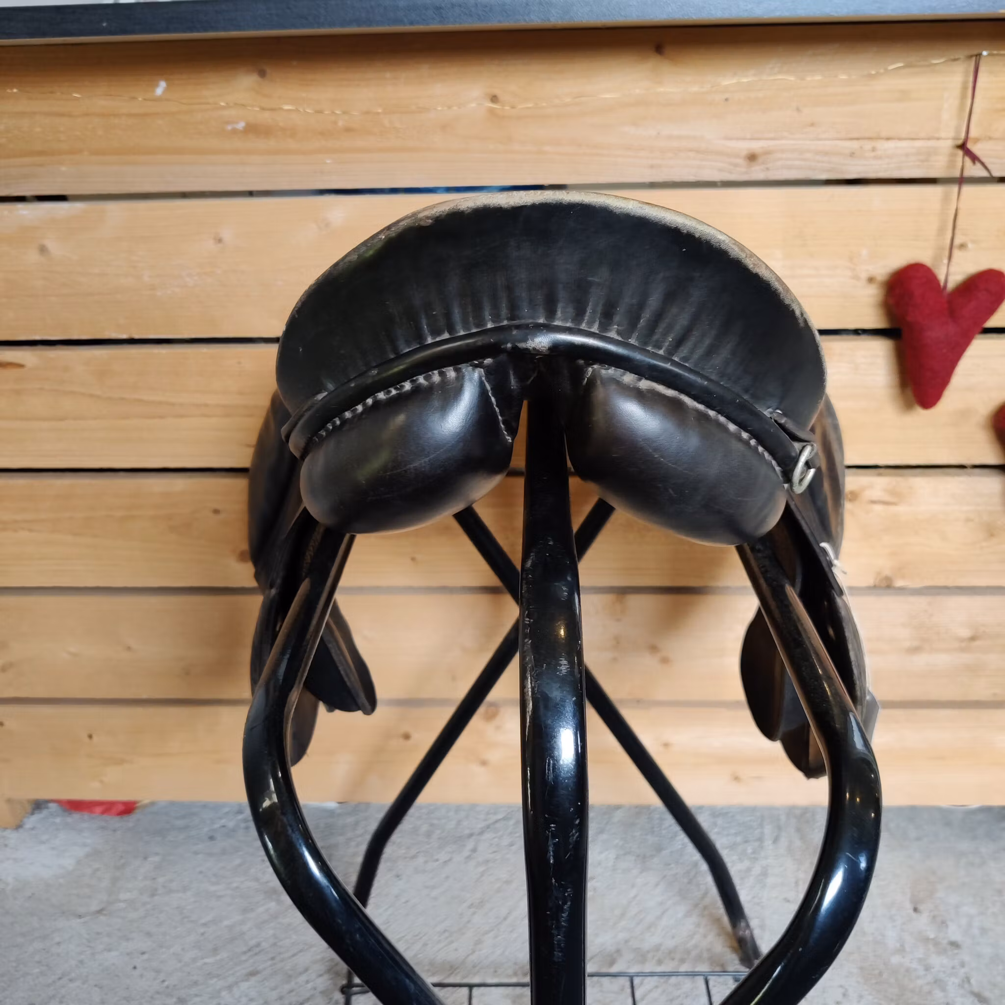 Svart hoppsadel 17.5 tum 30 bom Zaldi Jumper