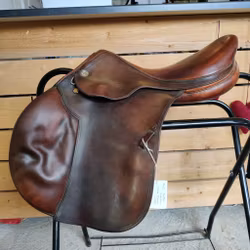 Brun hoppsadel 17 tum 33 bom Prestige Eventing