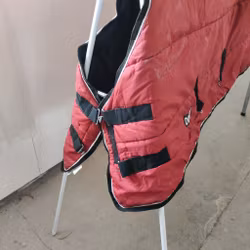 Brunt stalltäcke 135 cm 300 g Domani