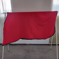 Rött fleecetäcke 140 cm