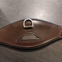 Brun dressyrgjord Equiline 65 cm