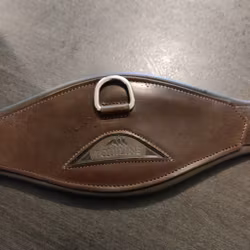 Brun dressyrgjord Equiline 65 cm