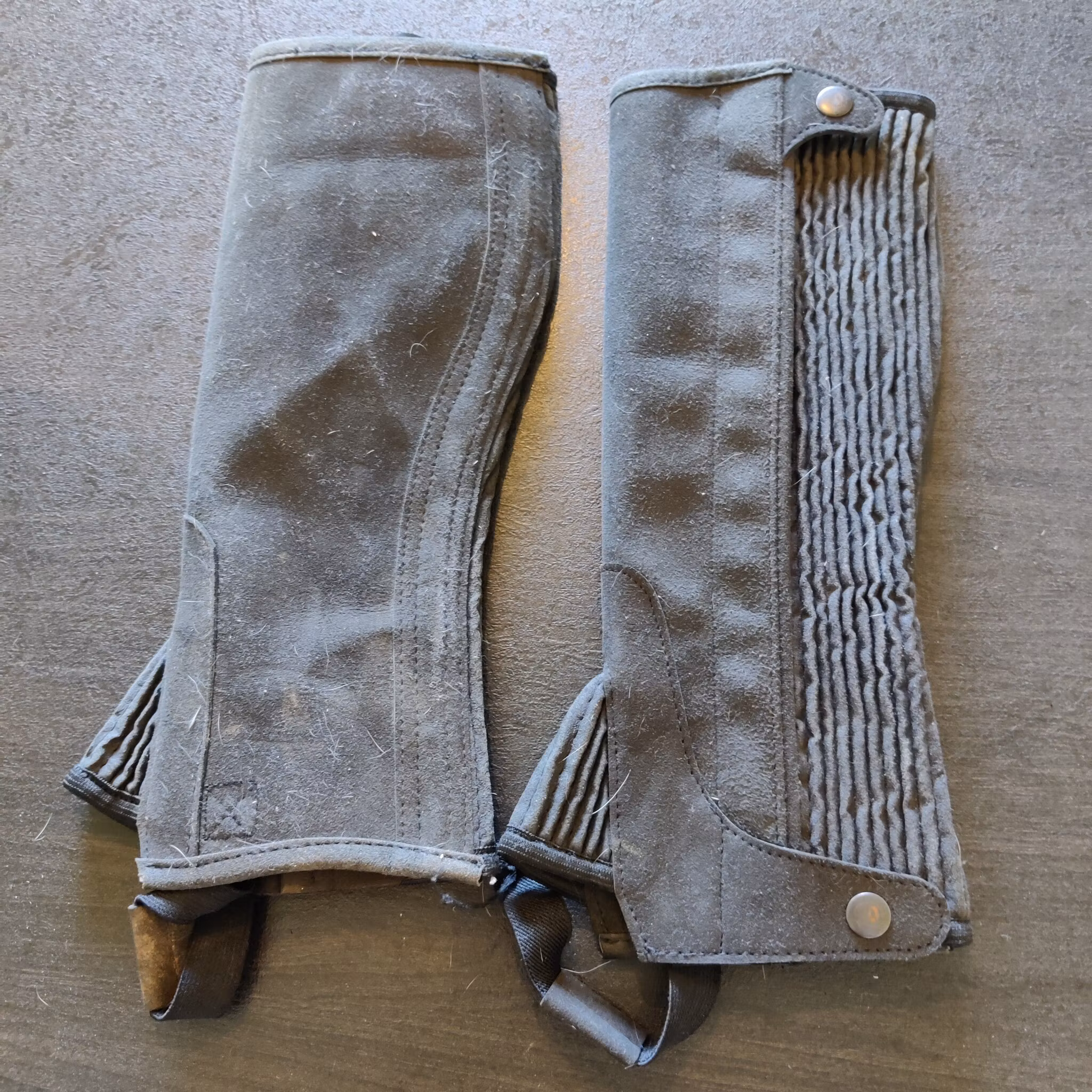 Svarta shortchaps mocka storlek barn 12 år