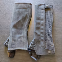 Svarta shortchaps mocka storlek barn 12 år
