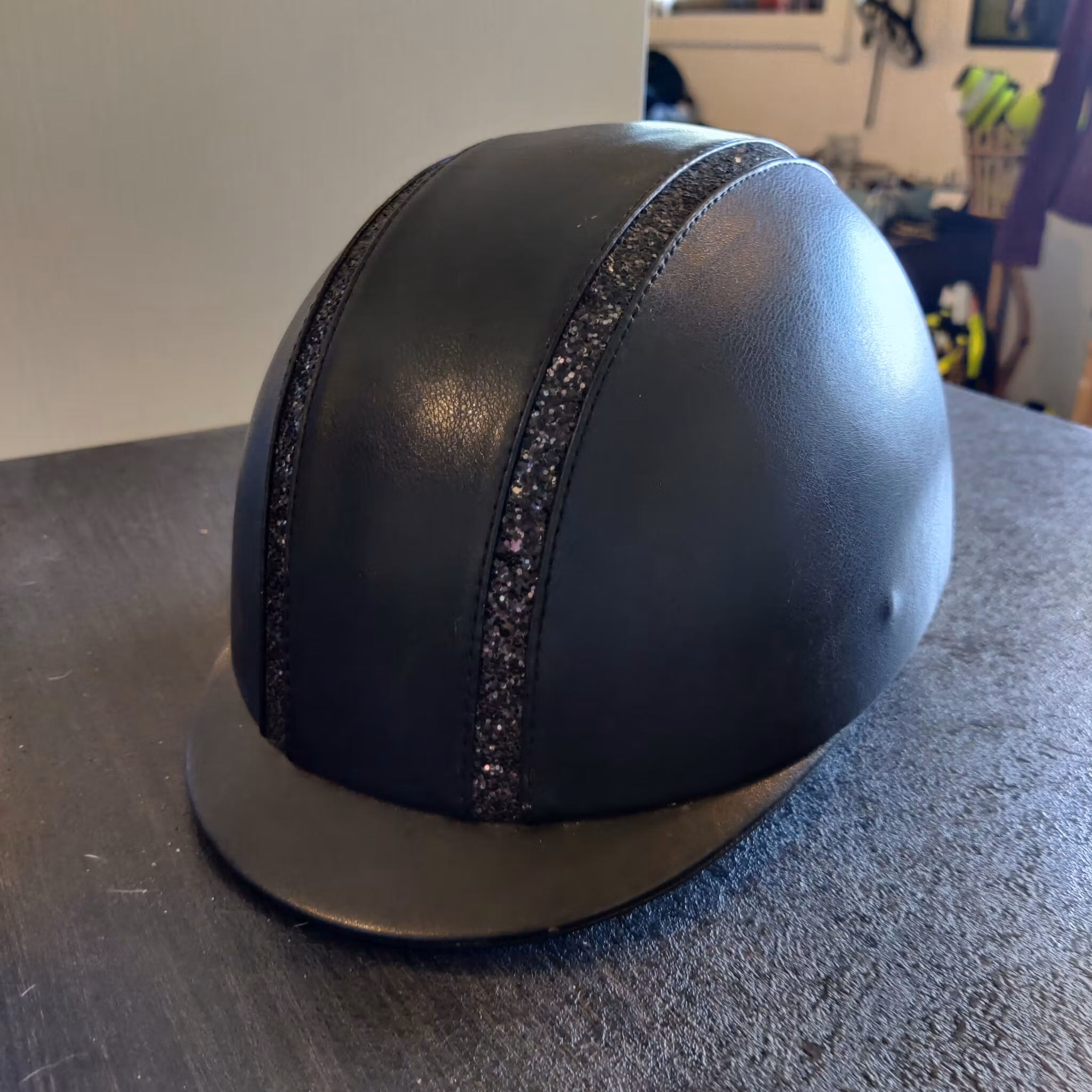 Svart ridhjälm med bling strl 52 - 54 CRW