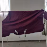 Vinrött vintertäcke med löstagbar hals 115 cm 200 g Amigo Hero Ripstop