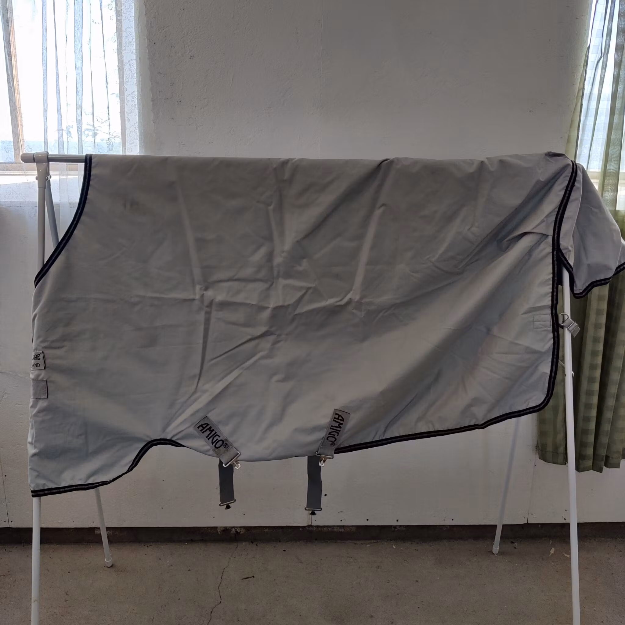 Ljusgrått regntäcke 125 cm 50 g Amigo Hero 6