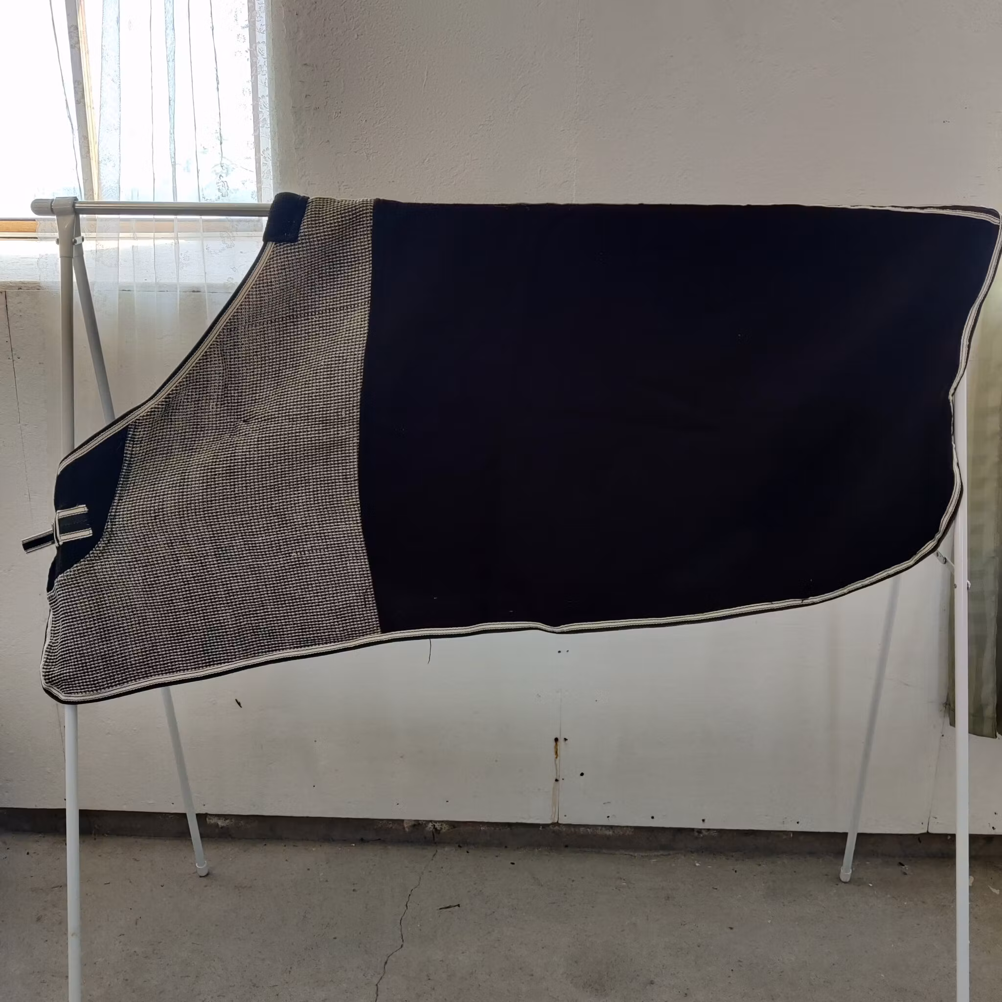 Svart våffeltäcke 115 cm