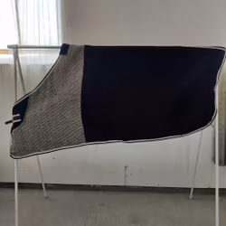 Svart våffeltäcke 115 cm