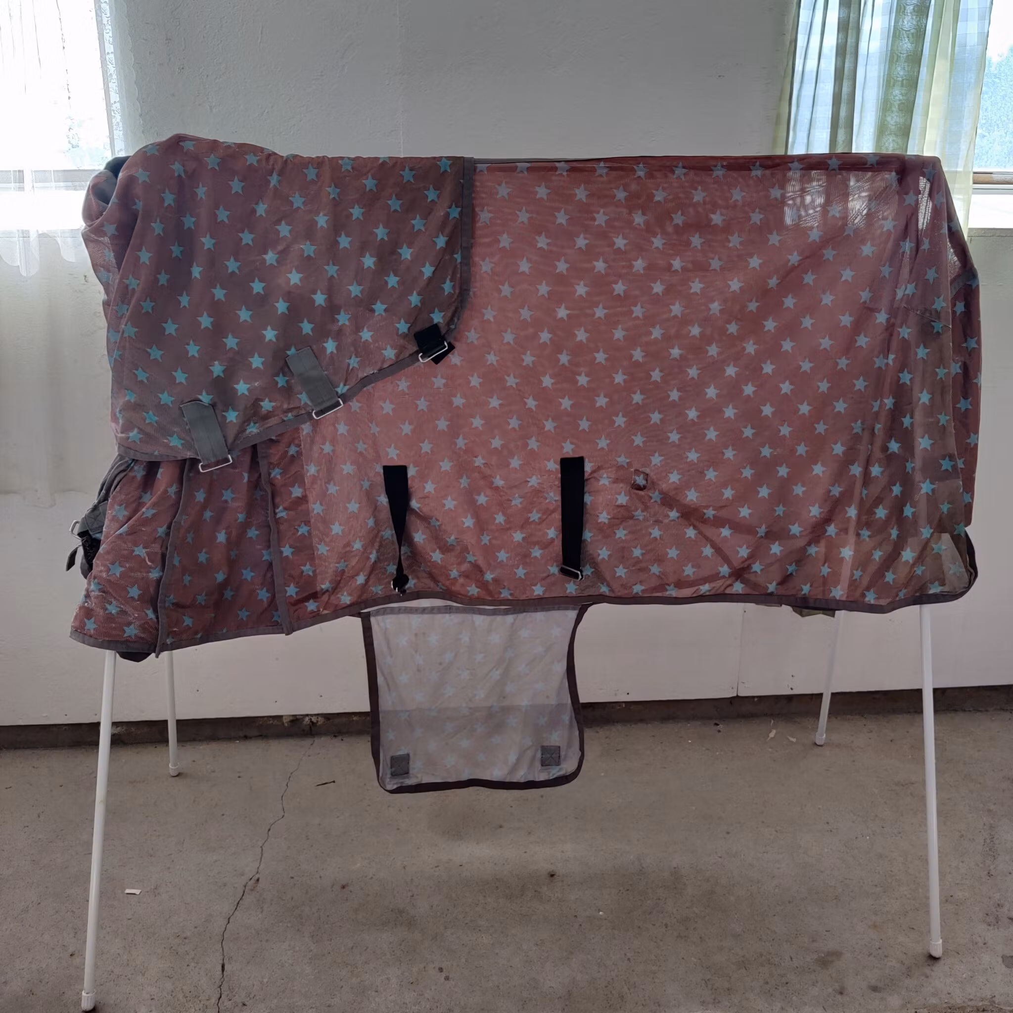 Brunt flugtäcke med fast hals 155 cm