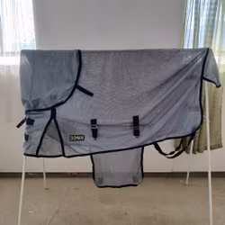 Blått flugtäcke med fast hals 115 cm Domani
