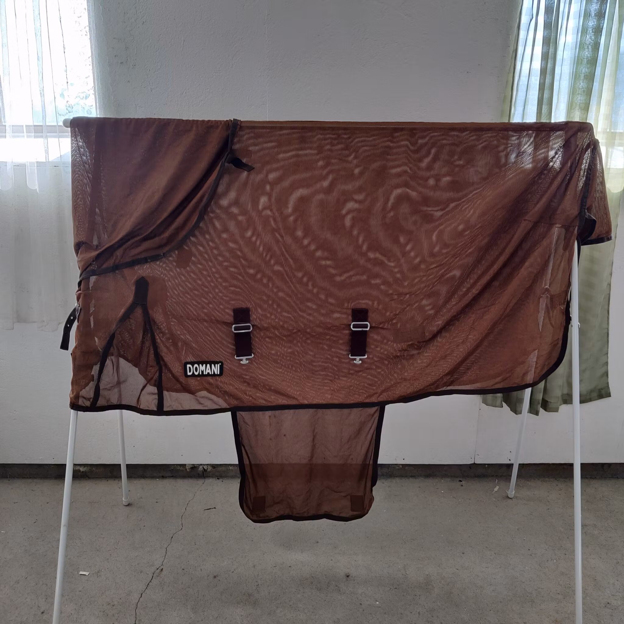 Brunt flugtäcke med fast hals 125 cm Domani