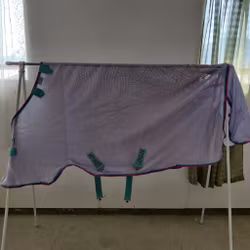 Ljuslila flugtäcke med avtagbar hals 115 cm Amigo Bug Rug Pony