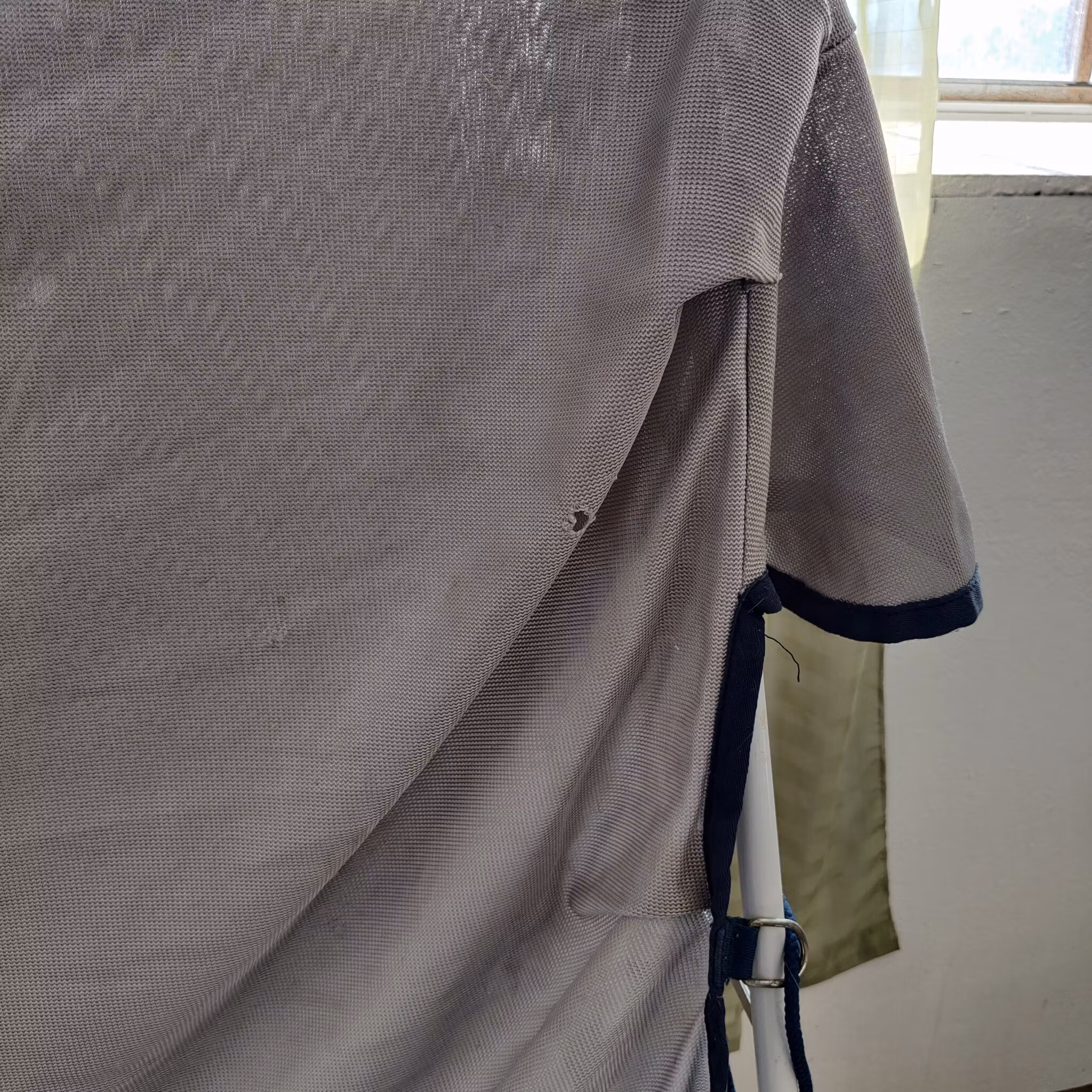Grått flugtäcke med fast hals 135 cm Bucas Buzz Off