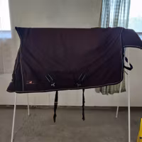 Svart vintertäcke med halvhals 125 cm ca 300 g View Horse Unique