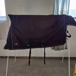 Svart vintertäcke med halvhals 125 cm ca 300 g View Horse Unique