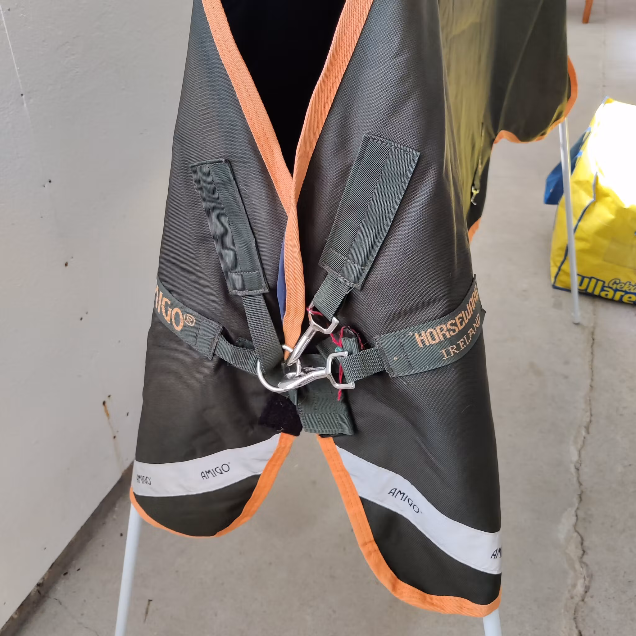 Grönt regntäcke 130 cm 30 g Amigo Bravo 12 V-front
