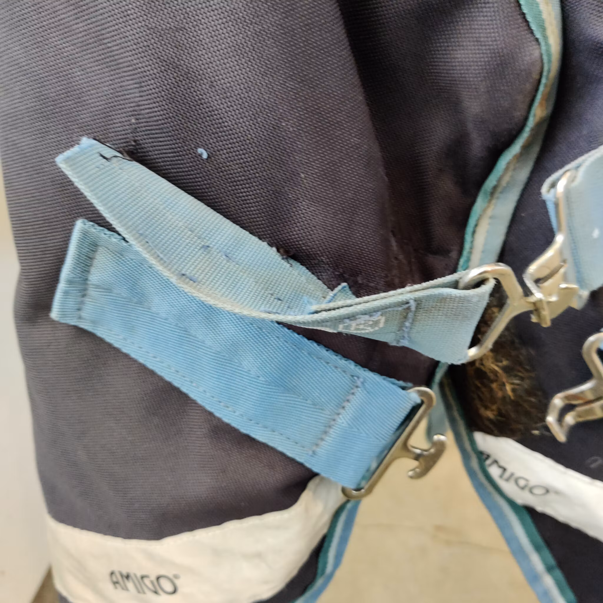 Svart regntäcke 160 cm ca 100 g Amigo Bravo 12