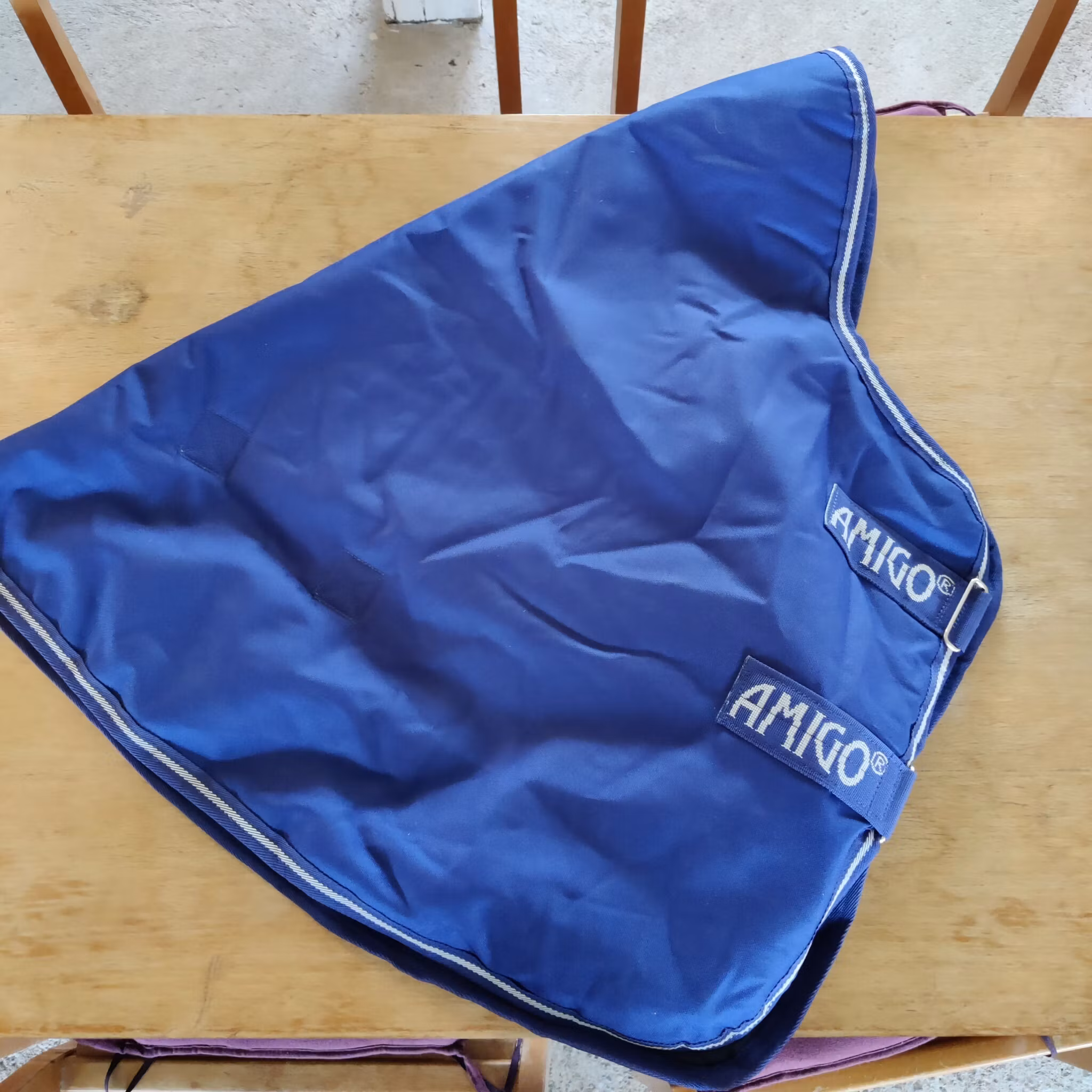 Blått halstäcke Amigo 150 g XS